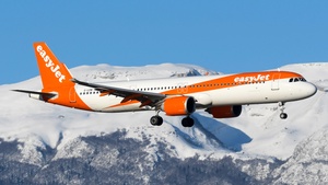Photo of G-UZMI - Airbus A321-251NX operated by easyJet