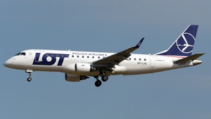 Photo of SP-LIQ - Embraer ERJ-175STD operated by LOT Polish Airlines