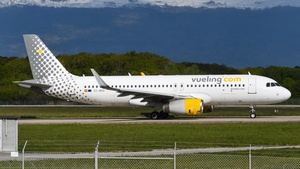 Photo of EC-MOG - Airbus A320-232 operated by Vueling