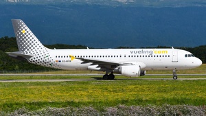 Photo of EC-MYB - Airbus A320-214 operated by Vueling