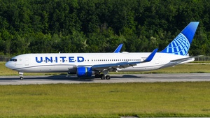 Photo of N654UA - Boeing 767-322(ER) operated by United Airlines