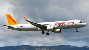 Photo of TC-RBS - Airbus A321-251NX operated by Pegasus Airlines