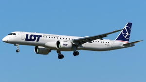 Photo of SP-LEA - Embraer ERJ-195-E2 operated by LOT Polish Airlines