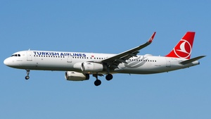 Photo of TC-JTL - Airbus A321-231 operated by Turkish Airlines