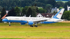 Photo of 98-0001 - Boeing C-32A operated by US Air Force