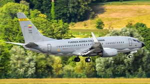 Photo of FAC1222 - Boeing 737-732 operated by Colombian Aerospace Force