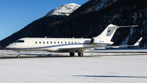 Photo of OE-ILK - Bombardier Global Express XRS operated by Laudamotion Executive