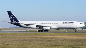 Photo of D-AIGX - Airbus A340-313 operated by Lufthansa