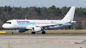Photo of D-AIUR - Airbus A320-214 operated by Eurowings Discover