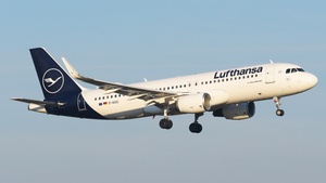 Photo of D-AIUC - Airbus A320-214 operated by Lufthansa