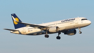 Photo of D-AIUK - Airbus A320-214 operated by Lufthansa