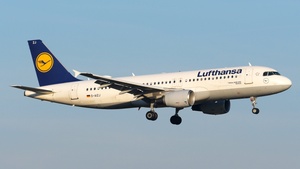 Photo of D-AIZJ - Airbus A320-214 operated by Lufthansa