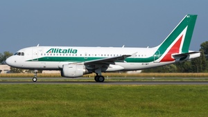 Photo of EI-IMT - Airbus A319-111 operated by Alitalia