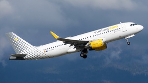 Photo of EC-LVO - Airbus A320-214 operated by Vueling