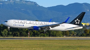 Photo of N653UA - Boeing 767-322(ER) operated by United Airlines