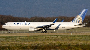 Photo of N663UA - Boeing 767-322(ER) operated by United Airlines