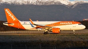 Photo of OE-IJU - Airbus A320-214 operated by easyJet Europe