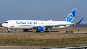Photo of N676UA - Boeing 767-322(ER) operated by United Airlines