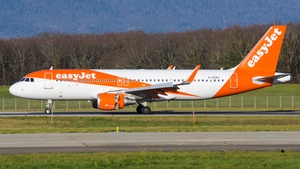 Photo of G-EZRY - Airbus A320-214 operated by easyJet