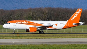Photo of G-EZUZ - Airbus A320-214 operated by easyJet