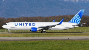 Photo of N671UA - Boeing 767-322(ER) operated by United Airlines