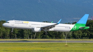 Photo of EC-NLY - Airbus A321-211 operated by Vueling