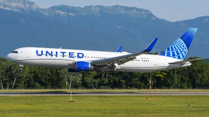 Photo of N667UA - Boeing 767-322(ER) operated by United Airlines