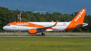 Photo of OE-INF - Airbus A320-214 operated by easyJet Europe