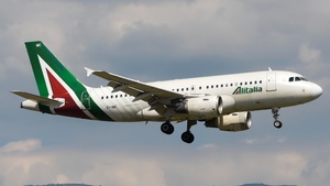 Photo of EI-IMC - Airbus A319-112 operated by Alitalia