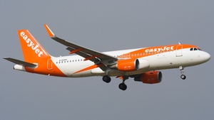Photo of G-EZPD - Airbus A320-214 operated by easyJet