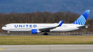 Photo of N670UA - Boeing 767-322(ER) operated by United Airlines