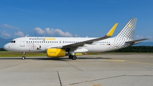 Photo of EC-MFL - Airbus A320-232 operated by Vueling