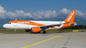 Photo of OE-IZL - Airbus A320-214 operated by easyJet Europe