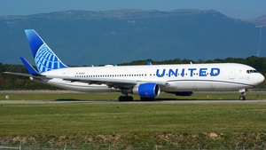 Photo of N668UA - Boeing 767-322(ER) operated by United Airlines
