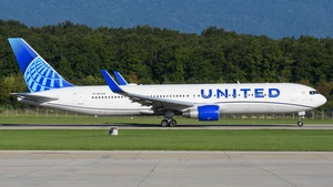 Photo of N672UA - Boeing 767-322(ER) operated by United Airlines