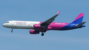 Photo of HA-LXF - Airbus A321-231 operated by Wizz Air