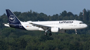Photo of D-AIZA - Airbus A320-214 operated by Lufthansa