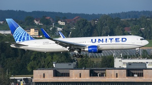 Photo of N668UA - Boeing 767-322(ER) operated by United Airlines