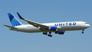Photo of N658UA - Boeing 767-322(ER) operated by United Airlines