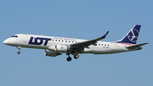 Photo of SP-LMC - Embraer ERJ-190STD operated by LOT Polish Airlines
