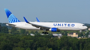 Photo of N665UA - Boeing 767-322(ER) operated by United Airlines
