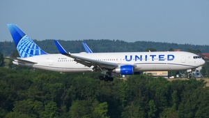 Photo of N667UA - Boeing 767-322(ER) operated by United Airlines