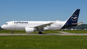 Photo of D-AIZB - Airbus A320-214 operated by Lufthansa