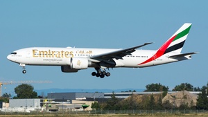 Photo of A6-EWE - Boeing 777-21H(LR) operated by Emirates