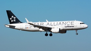 Photo of D-AIUA - Airbus A320-214 operated by Lufthansa