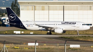 Photo of D-AIZX - Airbus A320-214 operated by Lufthansa