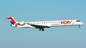 Photo of F-HMLF - Bombardier CRJ-1000EL operated by Air France HOP