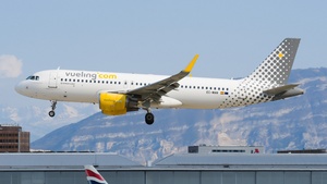 Photo of EC-MAN - Airbus A320-214 operated by Vueling