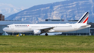 Photo of F-GMZB - Airbus A321-111 operated by Air France