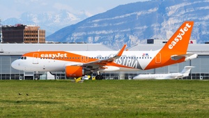 Photo of OE-IVA - Airbus A320-214 operated by easyJet Europe